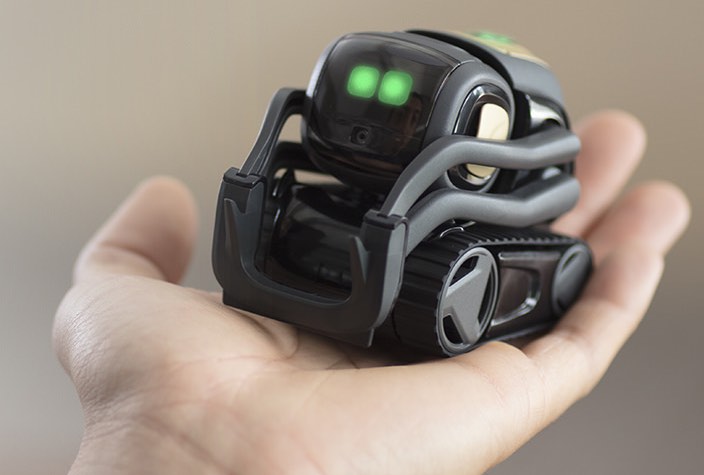 The new Anki Vector robot is smart enough to just hang out - The Verge