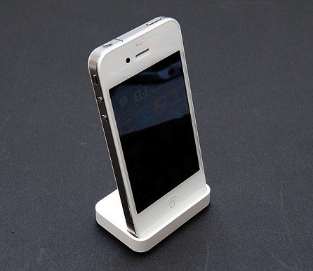 http://images.macrumors.com/article/2011/01/31/132255-white_iphone_4_dock.jpg