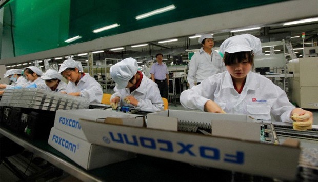 photo of Apple 'Battling' to Free Up iPhone Shipments as India Holds Up Imports From China image