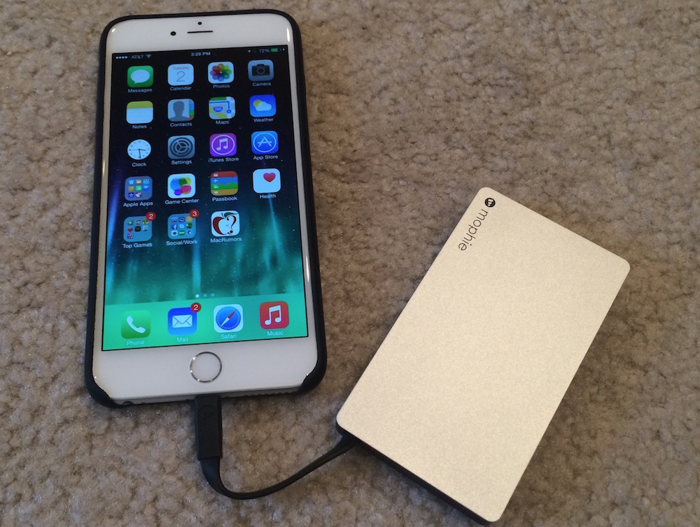 mophie_powerstation_plus_charging