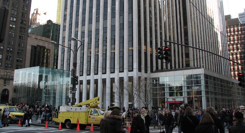 Apple Store Fifth Avenue FAO Schwarz