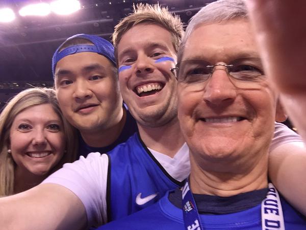 Tim Cook Duke Selfie