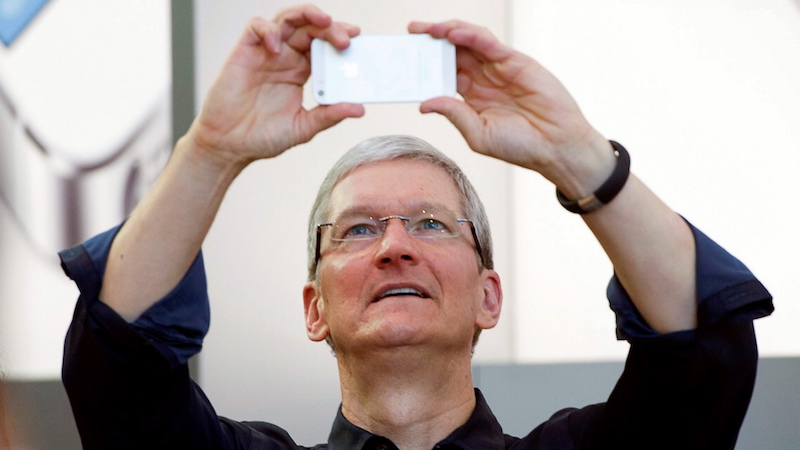 Tim Cook selfie