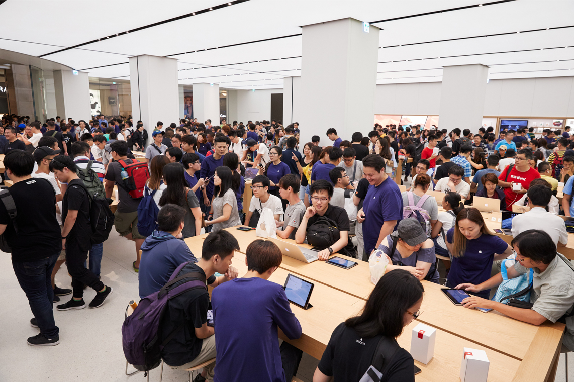 Apple's First Retail Location in Taiwan Officially Opens to the Public