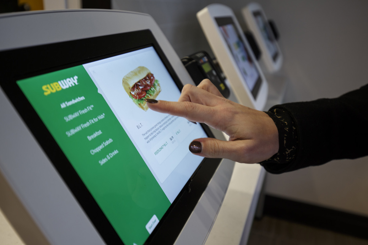 subway kiosk apple pay