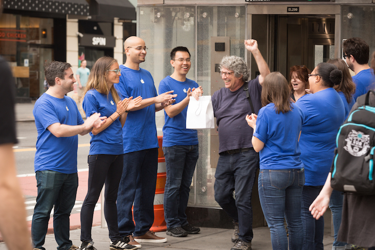 fake apple store 2