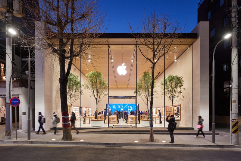 Seoul Apple Garosugil store 1