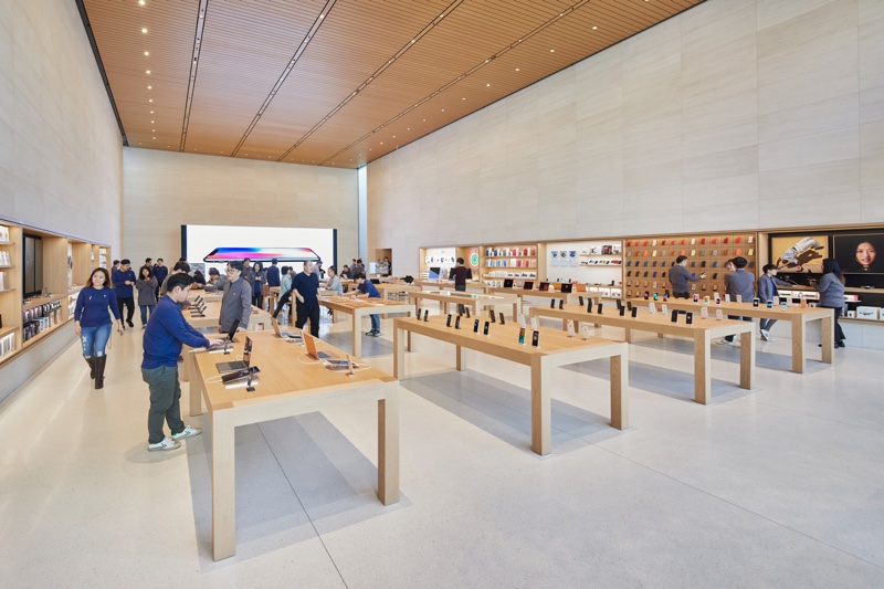 Seoul Apple Garosugil store 2