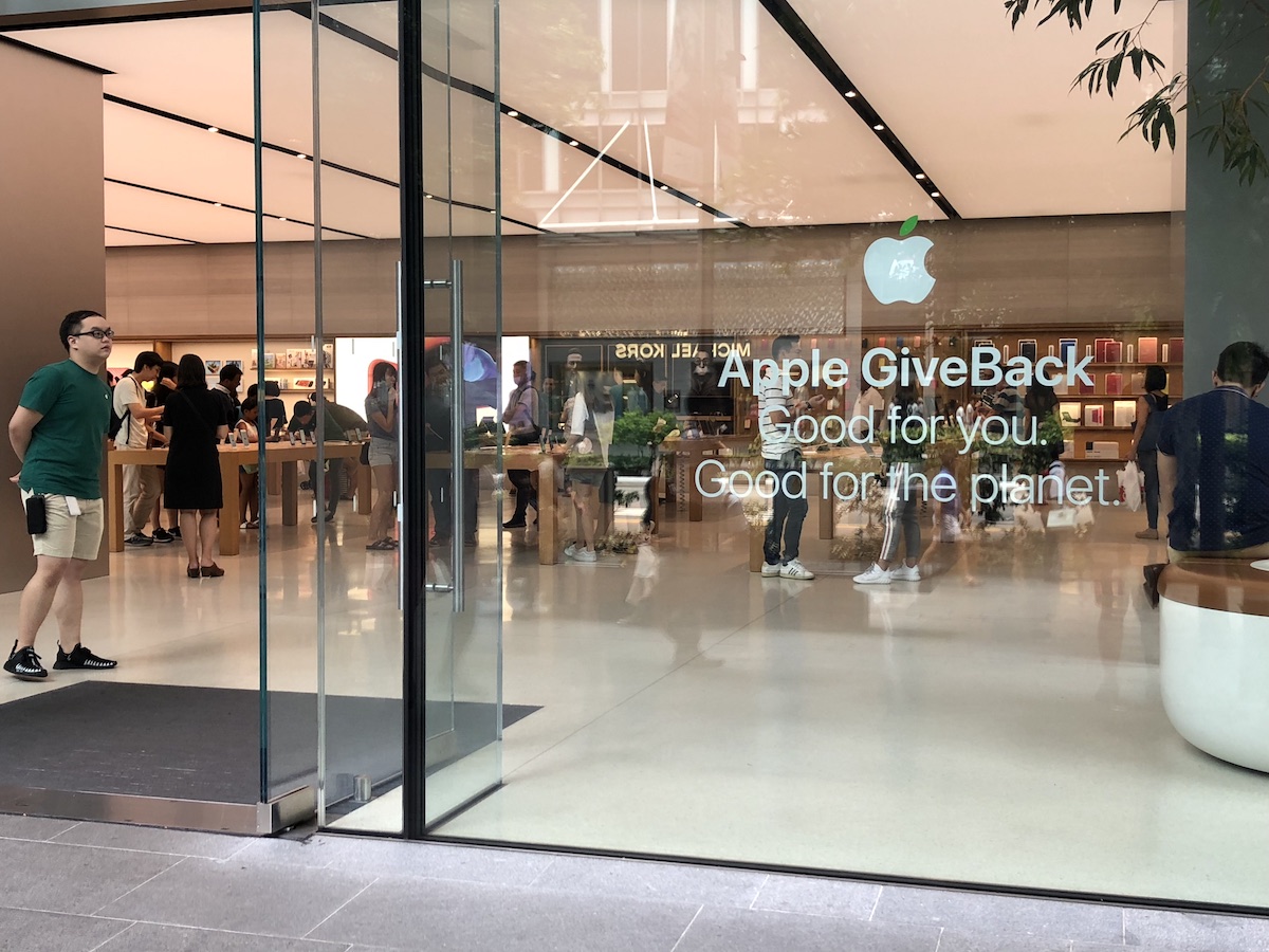 Apple Retail Store Logos Gain Green Leaves in Celebration ...