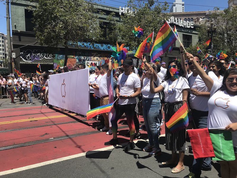 apple pride 2018