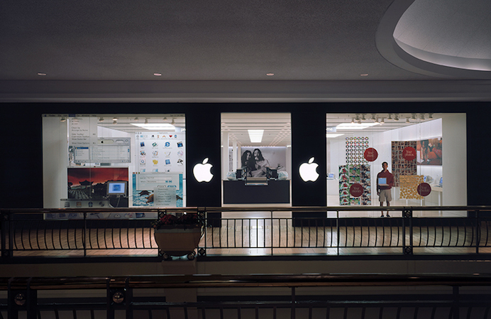 apple tysons corner black front