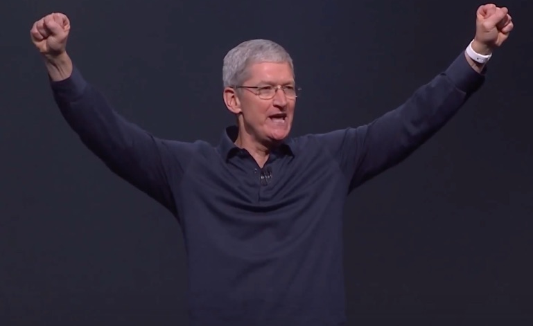 tim cook celebrates