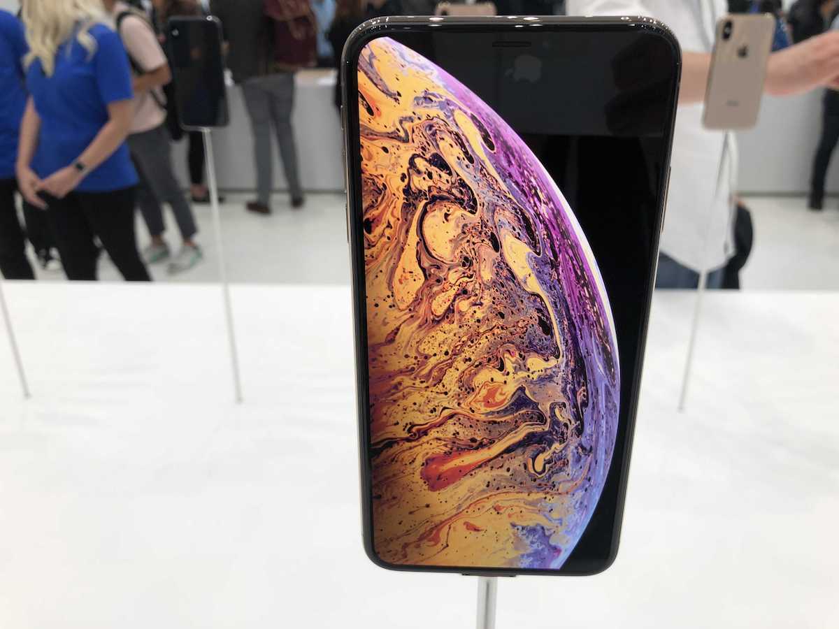 iPhone xs hands on 1