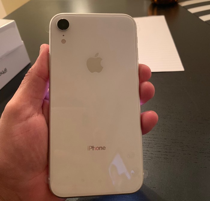 iphonexrinhand