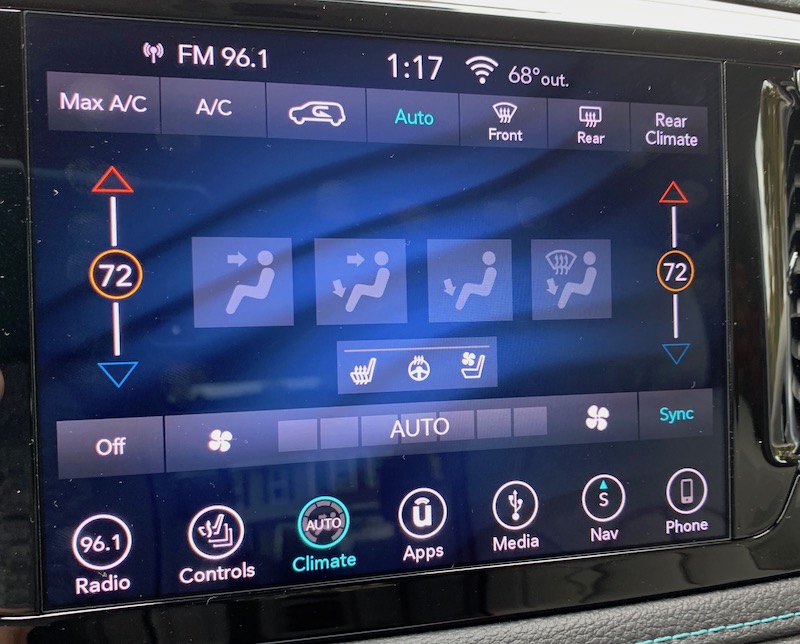 Review: 2018 Chrysler Pacifica Hybrid Shows Off Solid CarPlay ...
