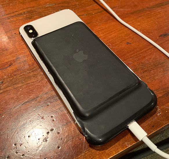 Iphone Xs Like Smart Battery Case Icon Spotted In Action On Ios