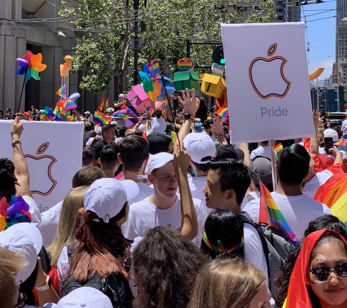 apple pride 2019