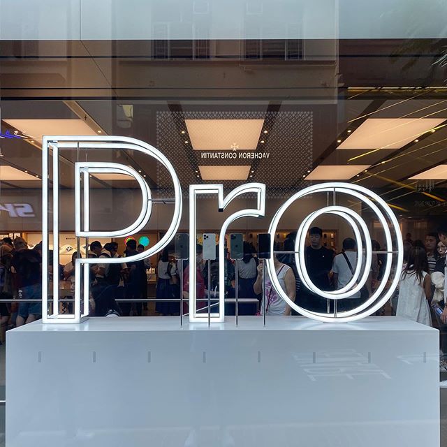 apple store iphone 11 pro sign