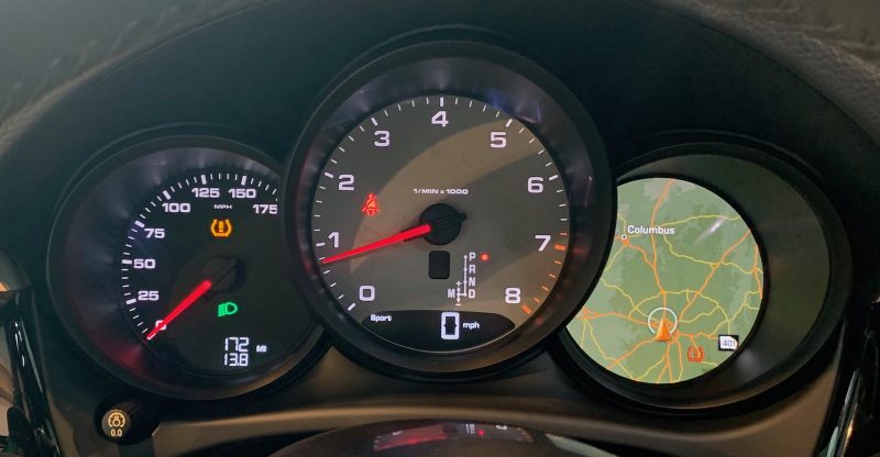 porsche macan driver display