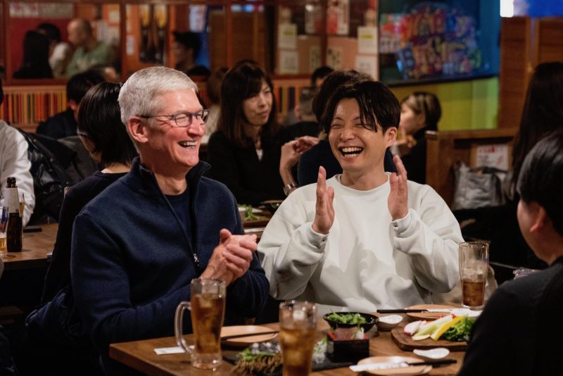 tim cook japan