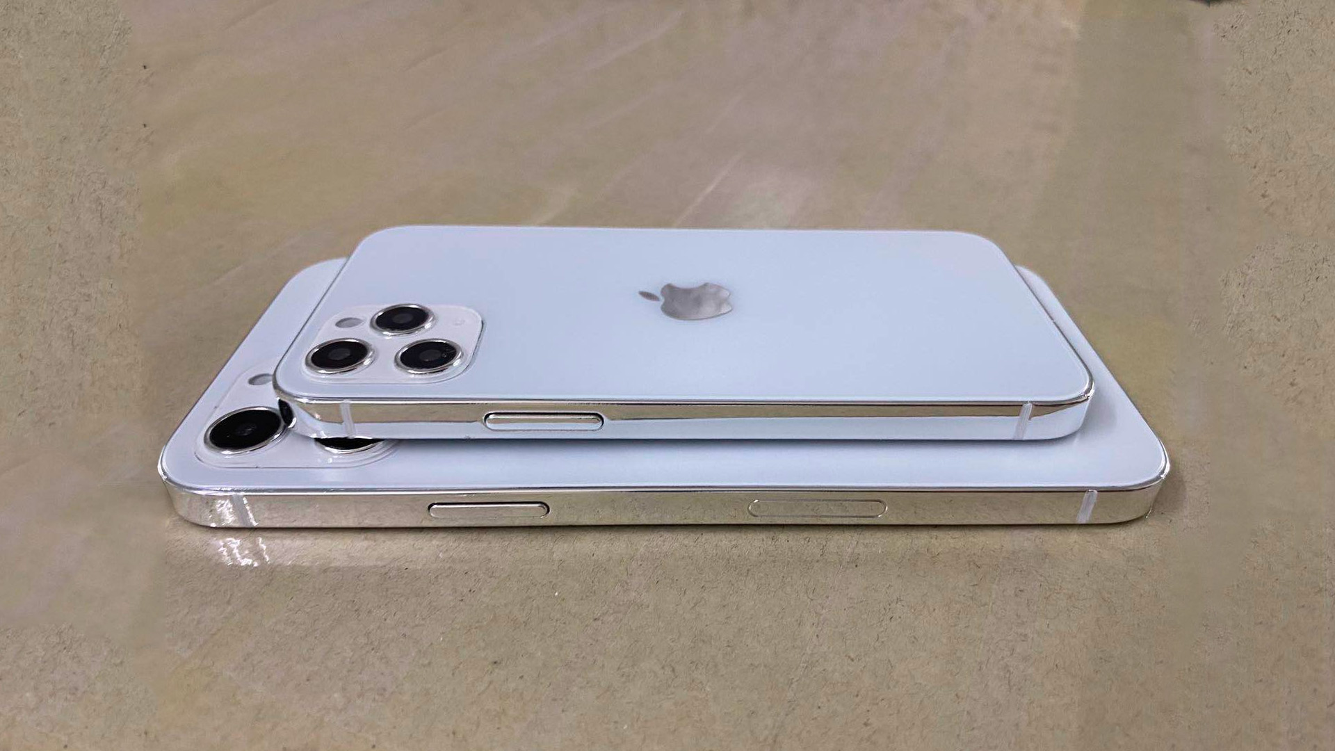 Модели эпл. Эппл айфон 12. Iphone 12 White. Iphone 12 Pro White. Айфон 12 Промакс мини.