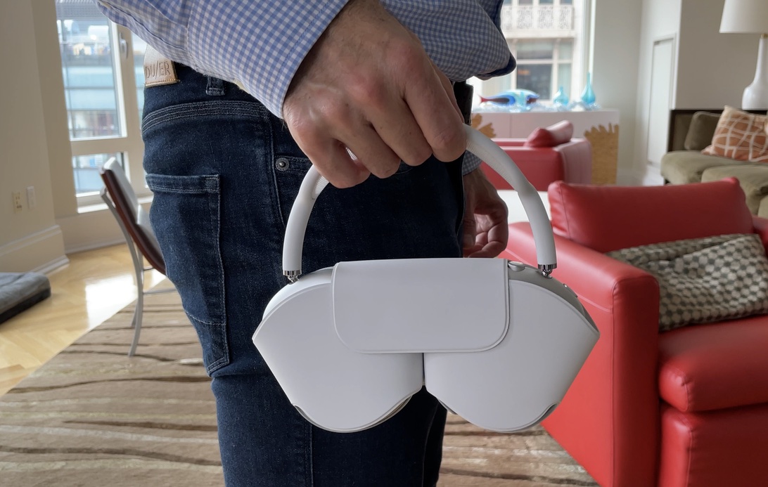 airpods max smart case hands on