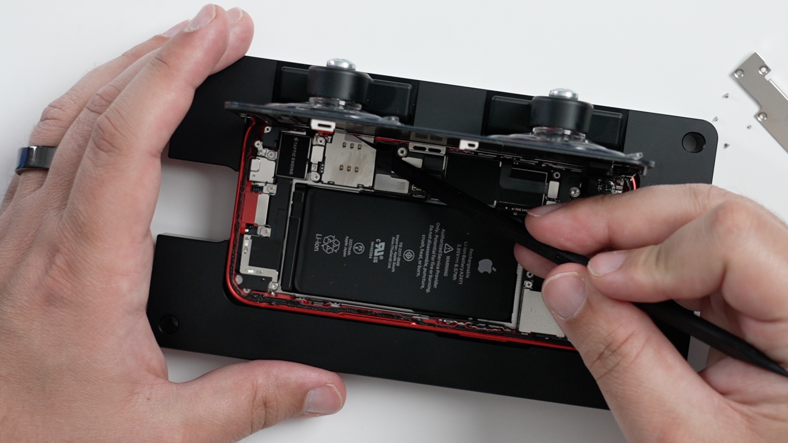 iphone self service repair 2 - آزمایش برنامه خود تعمیر اپل با تعمیر باتری آیفون 12 مینی