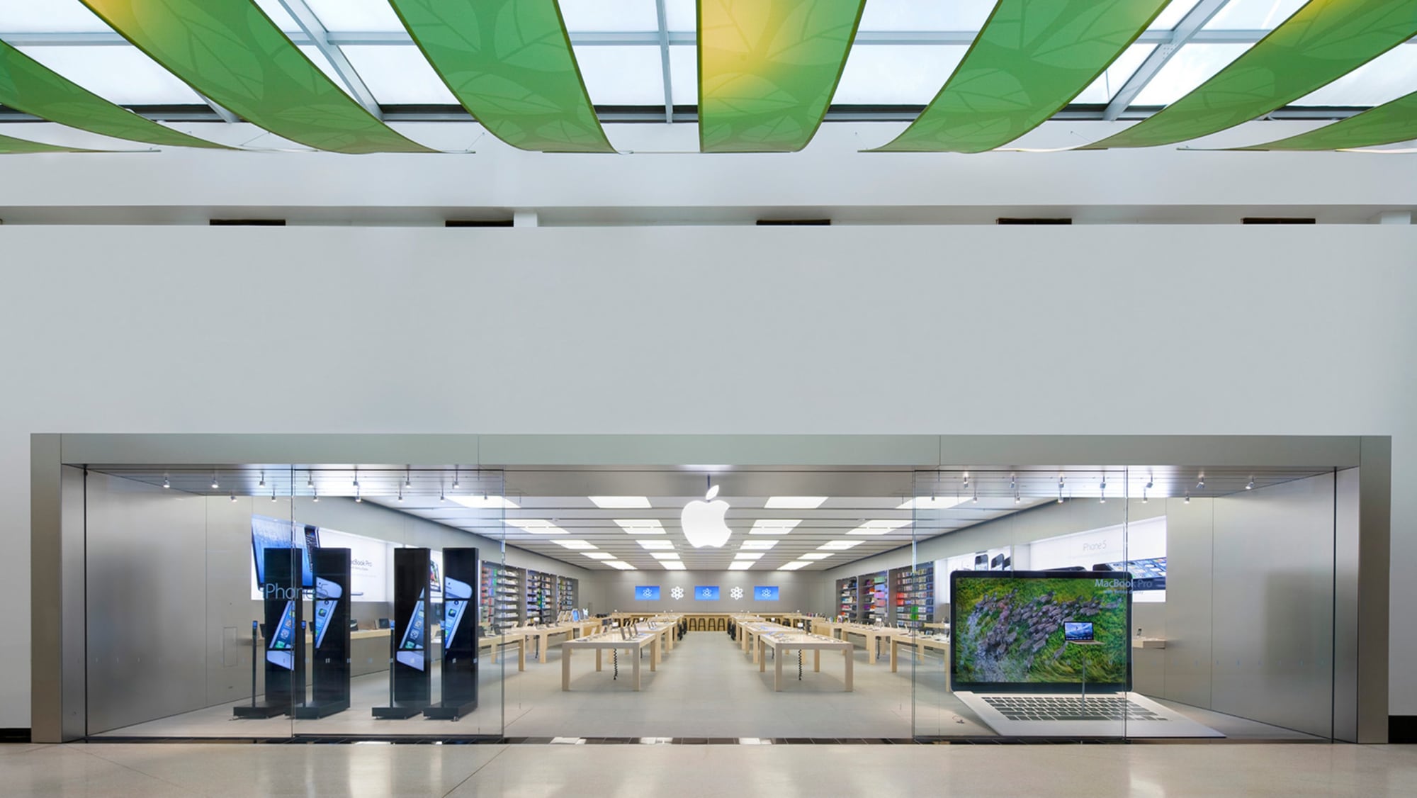 Unionized Maryland Apple Store Workers Request 10% Raise and Option to Accept Customer Tips