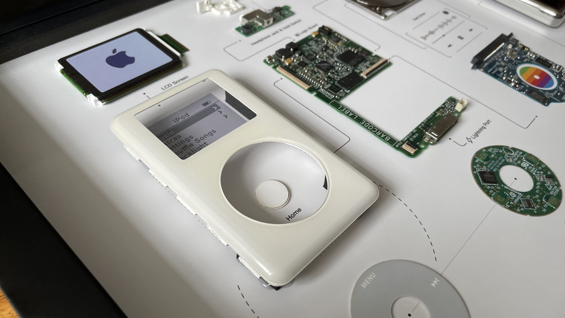 Review: GRID Studio iPod and iPad Mini Offer Nostalgic Apple Wall