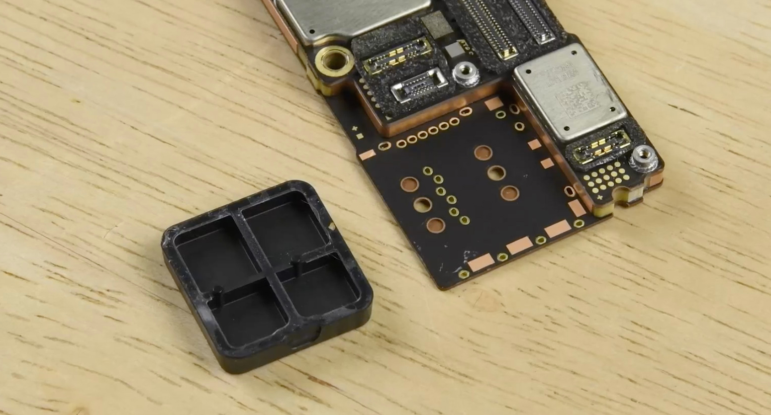 iPhone 14 Pro Max Teardown Provides Closer Look at Unused SIM Tray Area ...