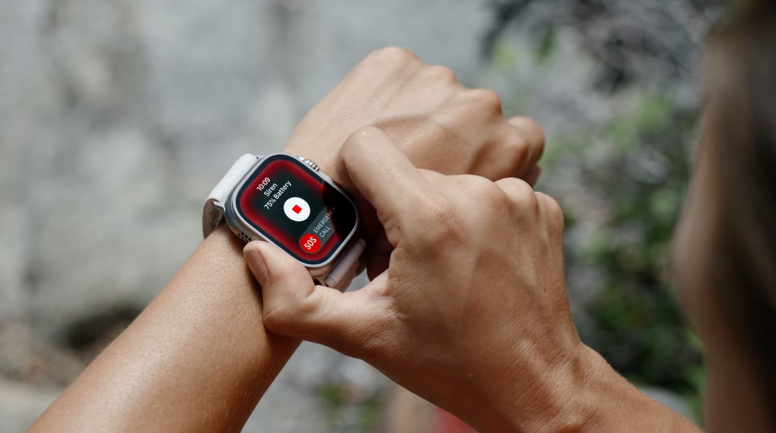 Apple Watch Ultra: How to Use the Built-In Siren to Signal for Help