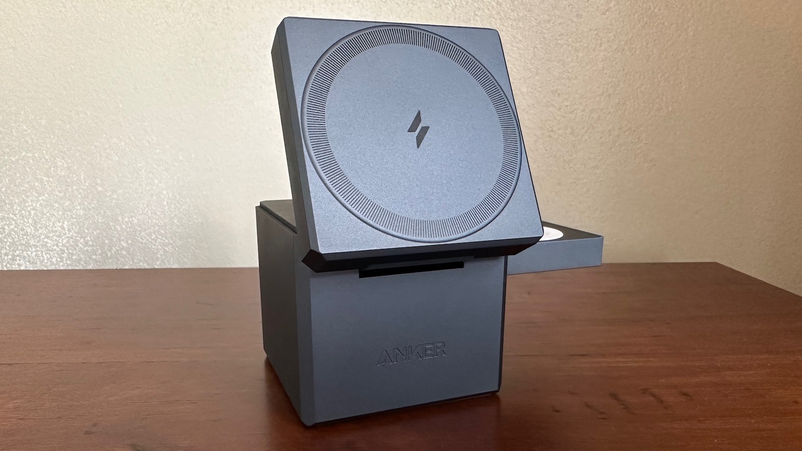 Anker MagSafe Cube with Anker Wireless Charging Stand