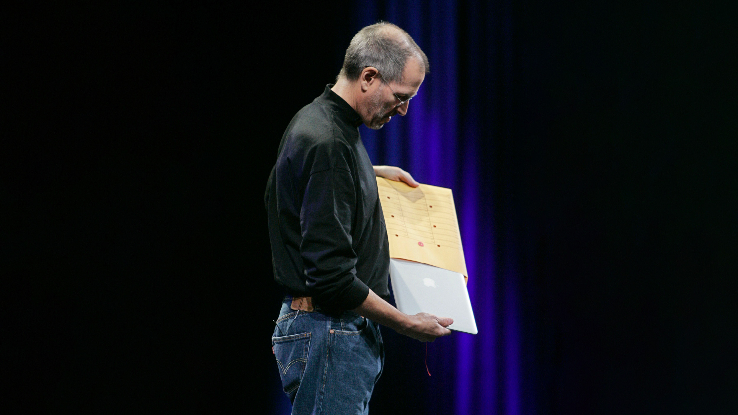 MacBook Air Turns 15 Today: ‘The World’s Thinnest Notebook’