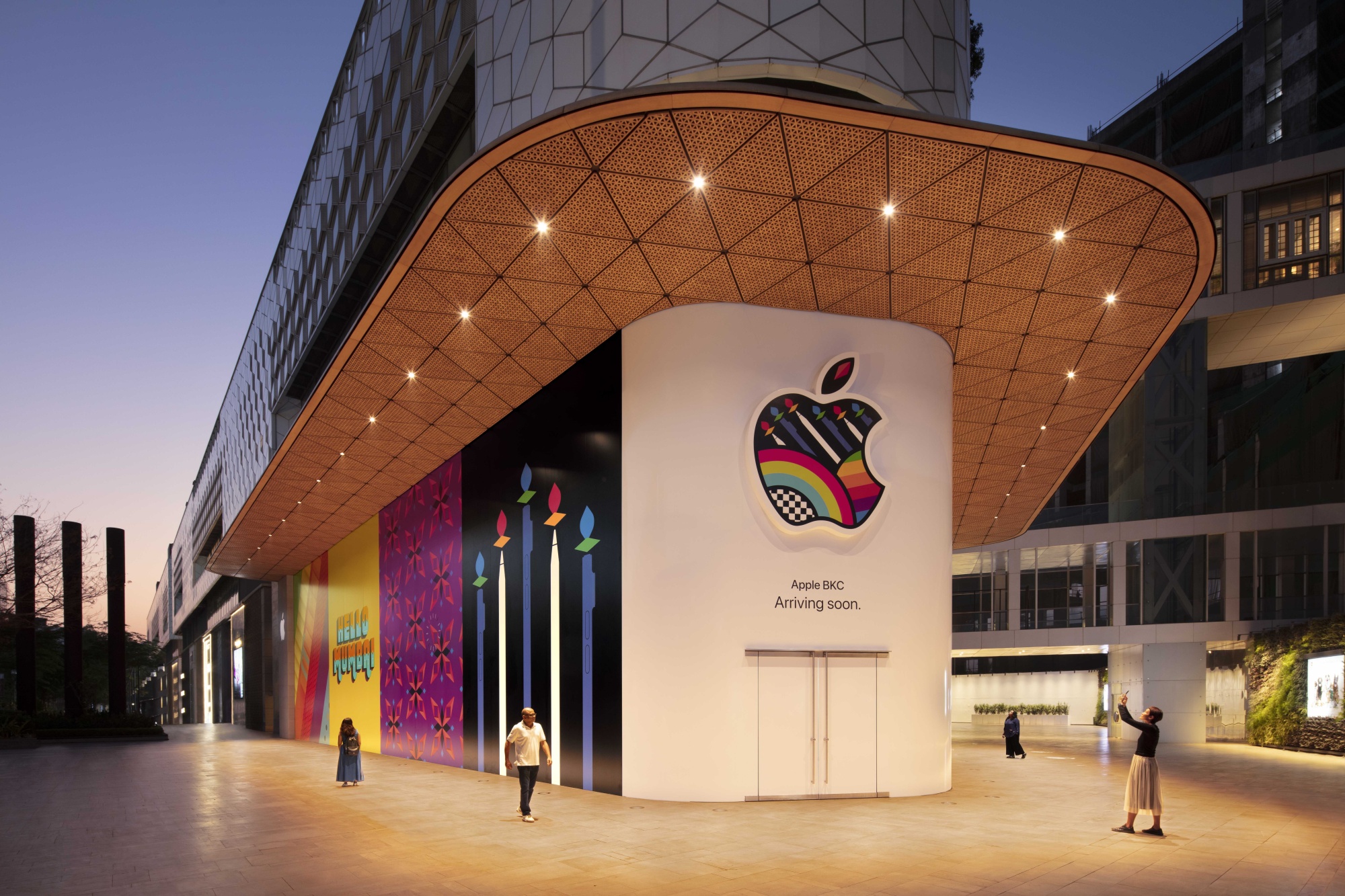 Apple Store Opening at Massive American Dream Mall Outside New York City -  MacRumors