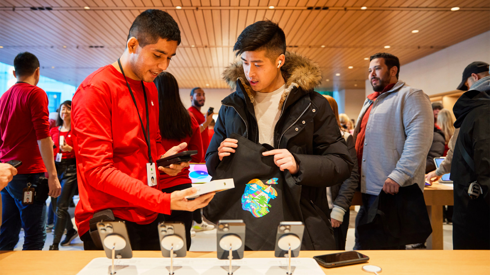 Apple Readying In-Box iPhone Software Update System for Retail Stores