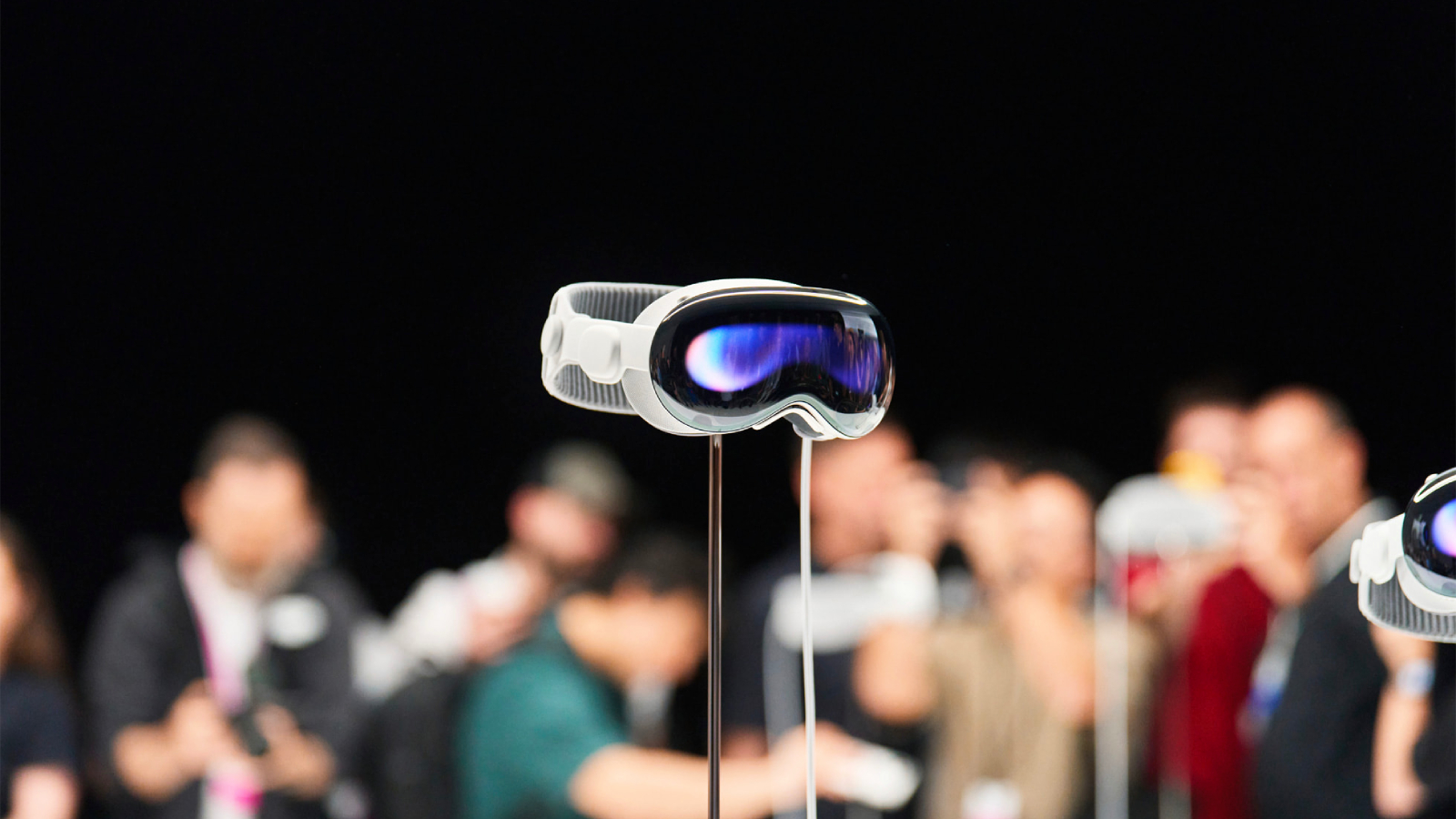 Apple Vision Pro Testers Share Impressions: ‘By Far the Best Headset