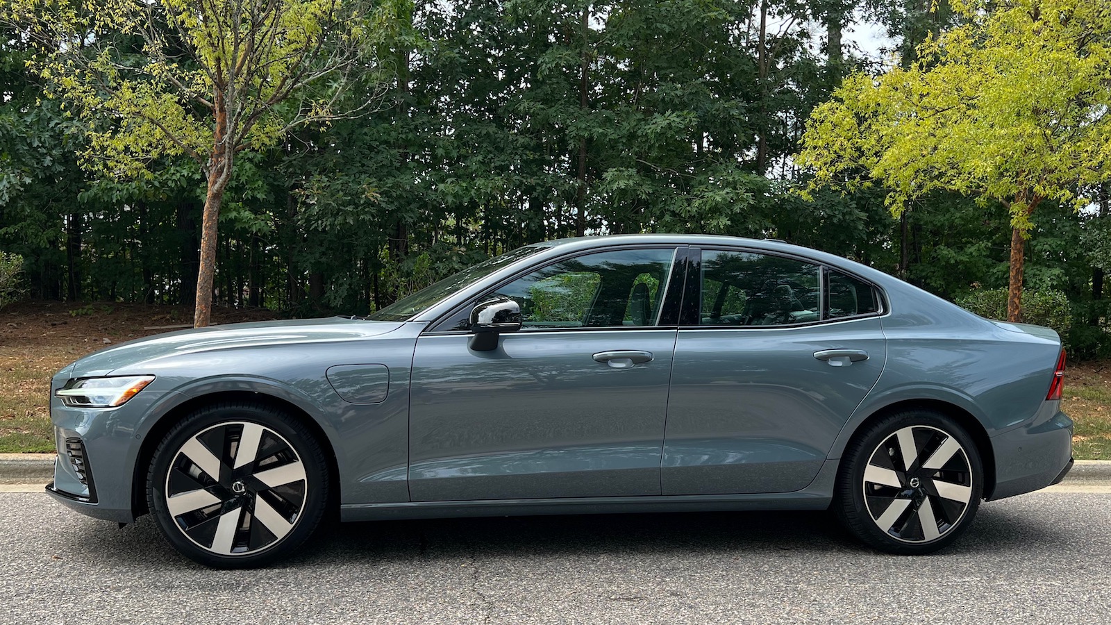 HandsOn With Volvo's DualScreen Apple Maps CarPlay Experience