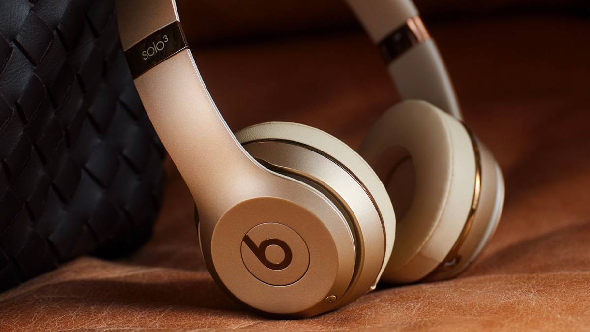 Apple’s Old Beats Solo3 Headphones Now Available in Gold and Silver