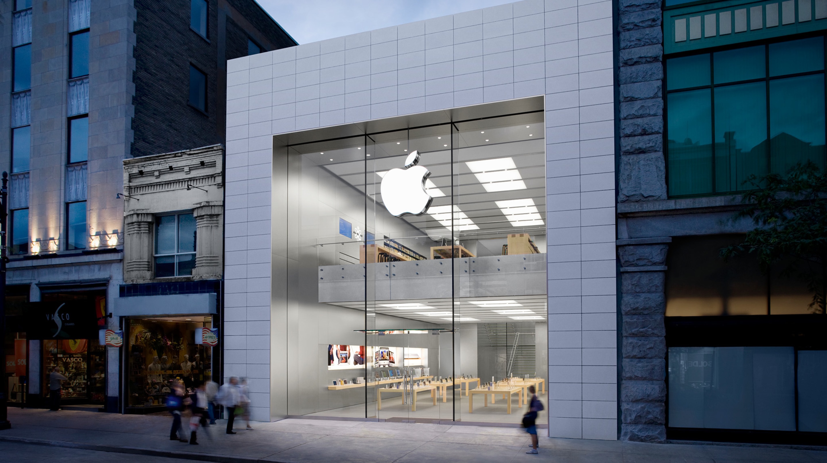 photo of Apple Store in Downtown Montréal Reportedly Moving to 125-Year-Old Heritage Building image