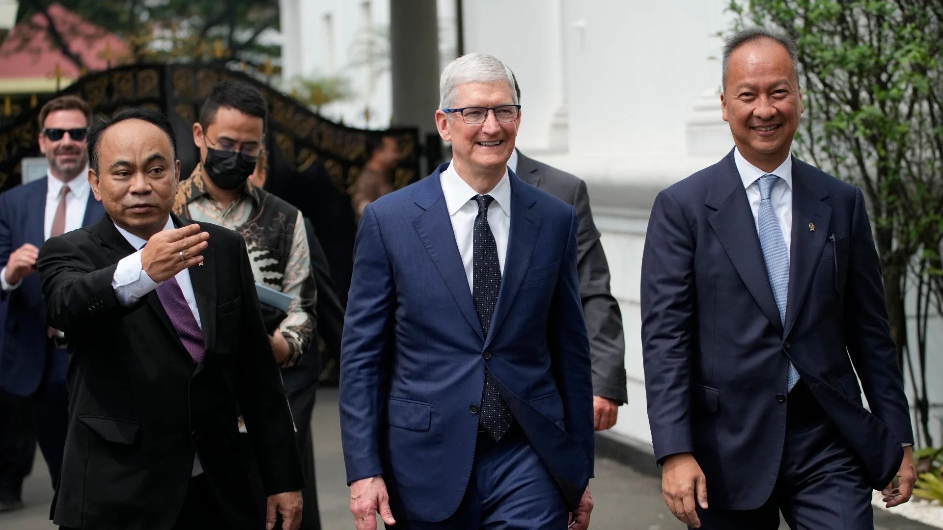 Apple Considers Expanding Manufacturing Base to Indonesia