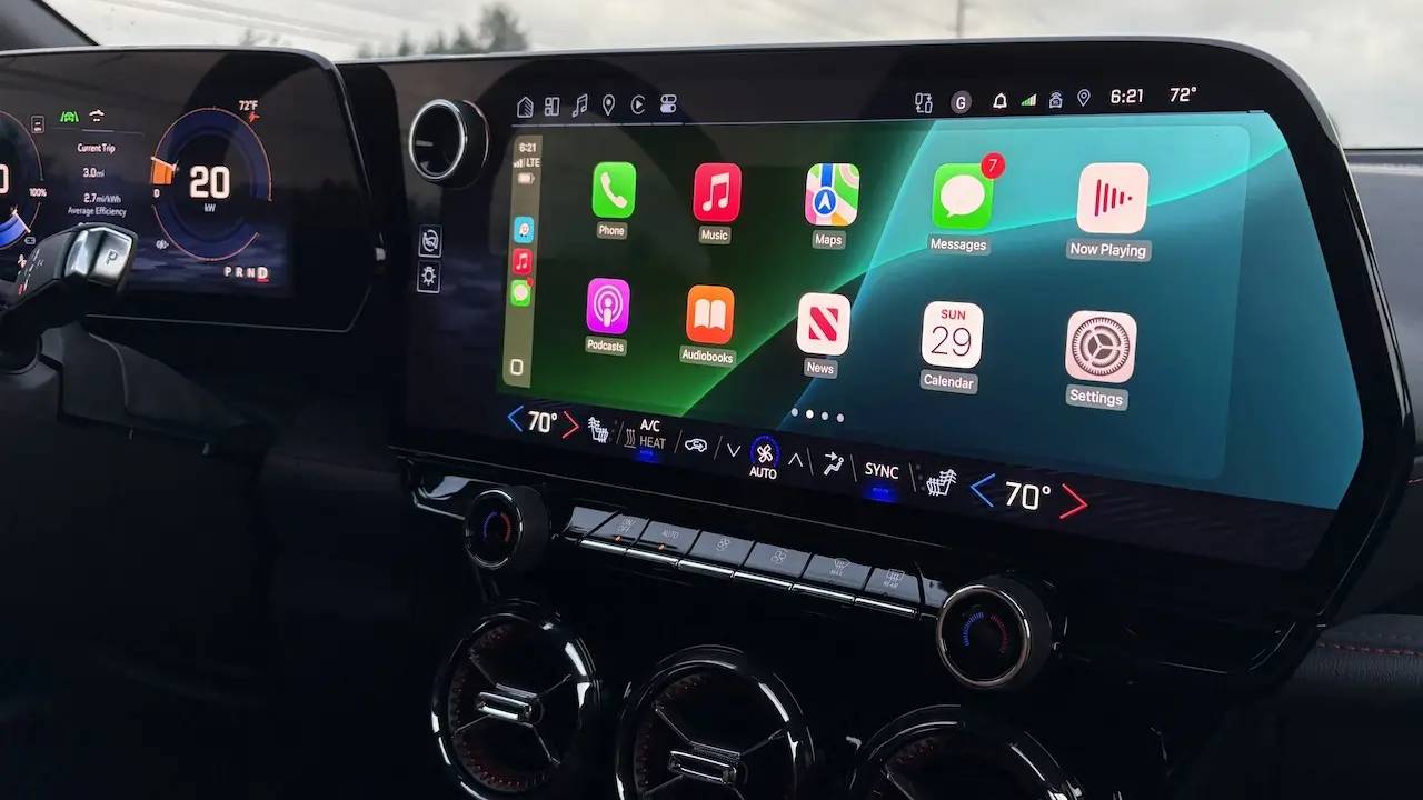 GM Reportedly Blocks Dealership From Installing CarPlay in Newer EVs