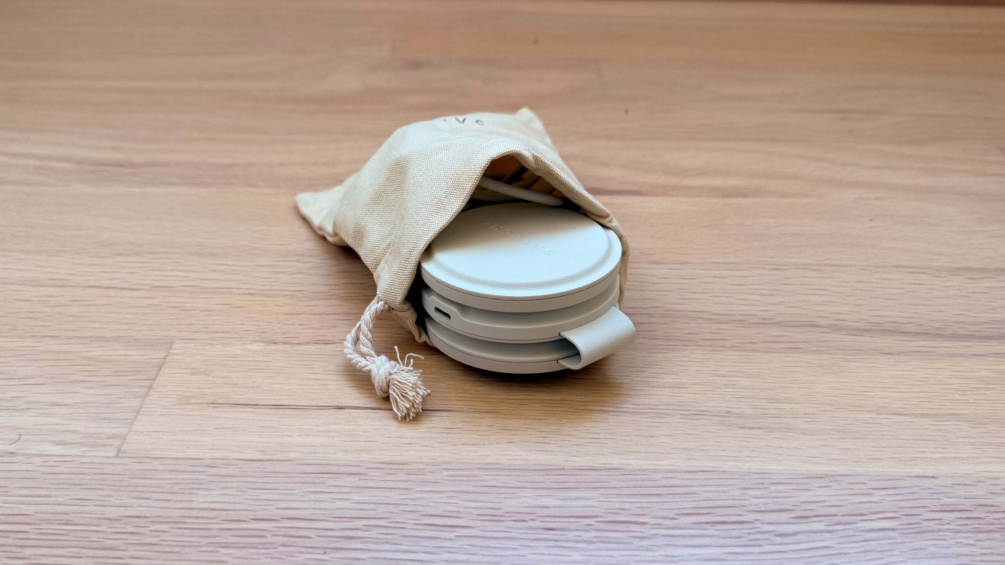 satechi onthego charger in bag
