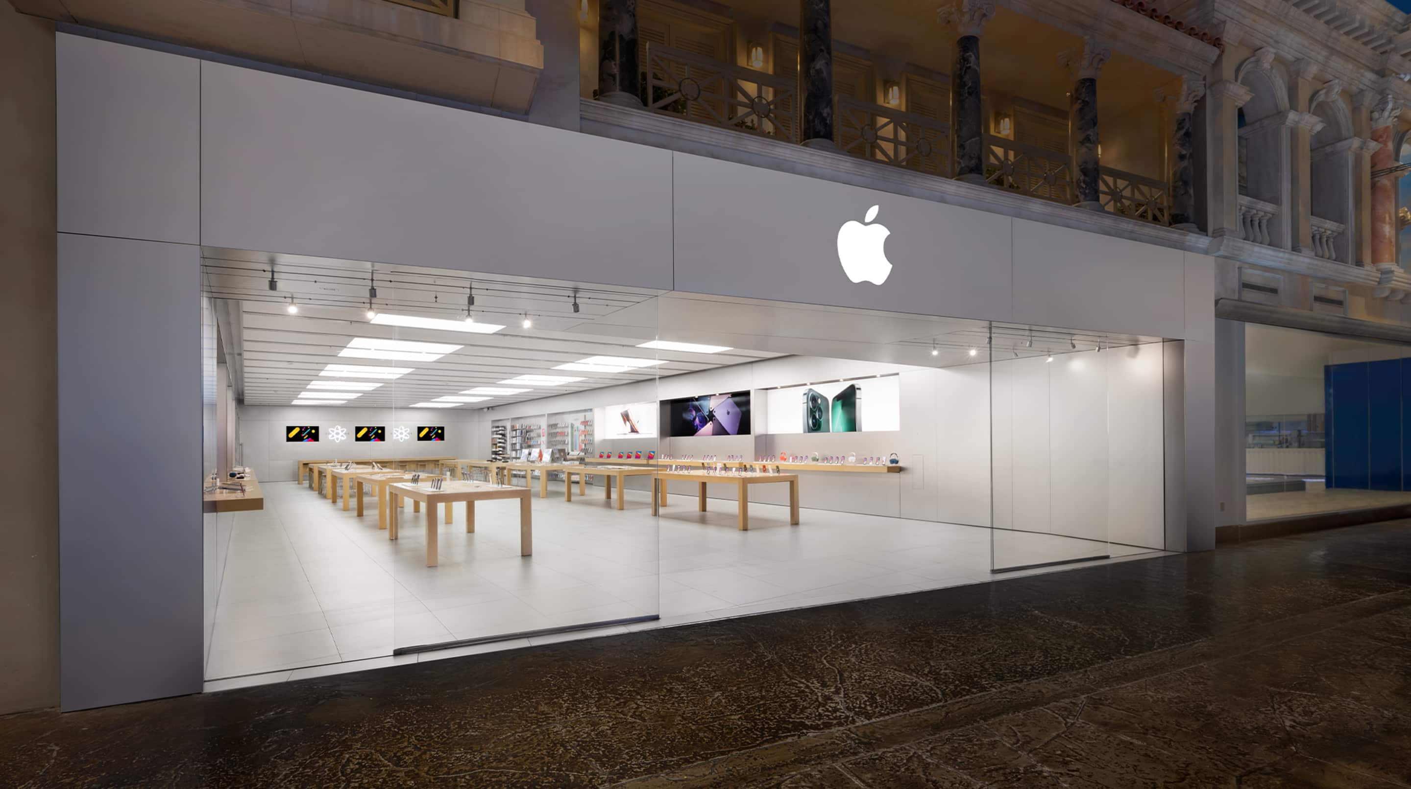 Apple Store in Caesars Palace Temporarily Closing Next Month