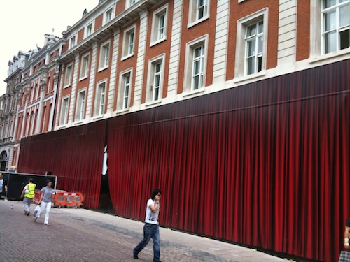 121912 apple store covent garden construction