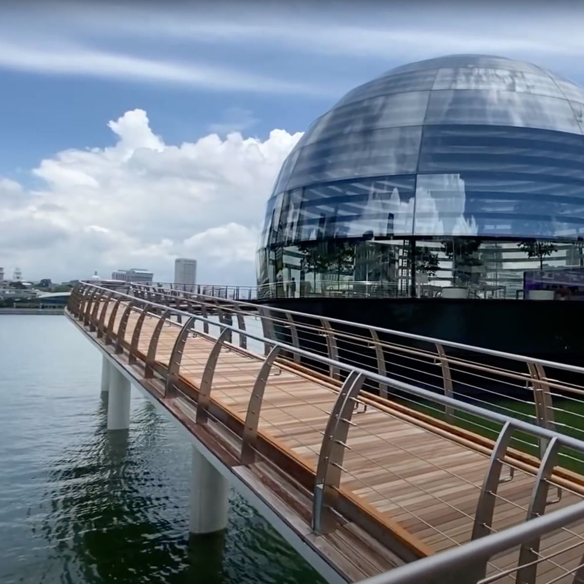 The world's first 'floating' Apple store is opening in Singapore, and it's  a work of art - Tech