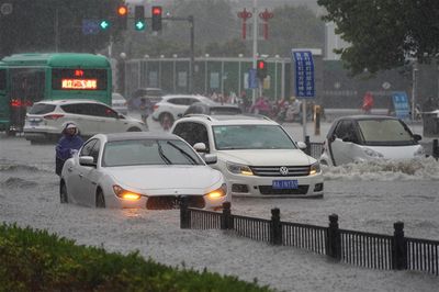 china floods foxconn