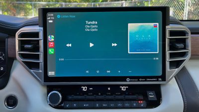 2022 tundra carplay now playing - توندرا 2022 سیستم اطلاعات سرگرمی جدید تویوتا را با CarPlay بی‌سیم و Apple Music روی یک صفحه نمایش غول پیکر قرار می‌دهد