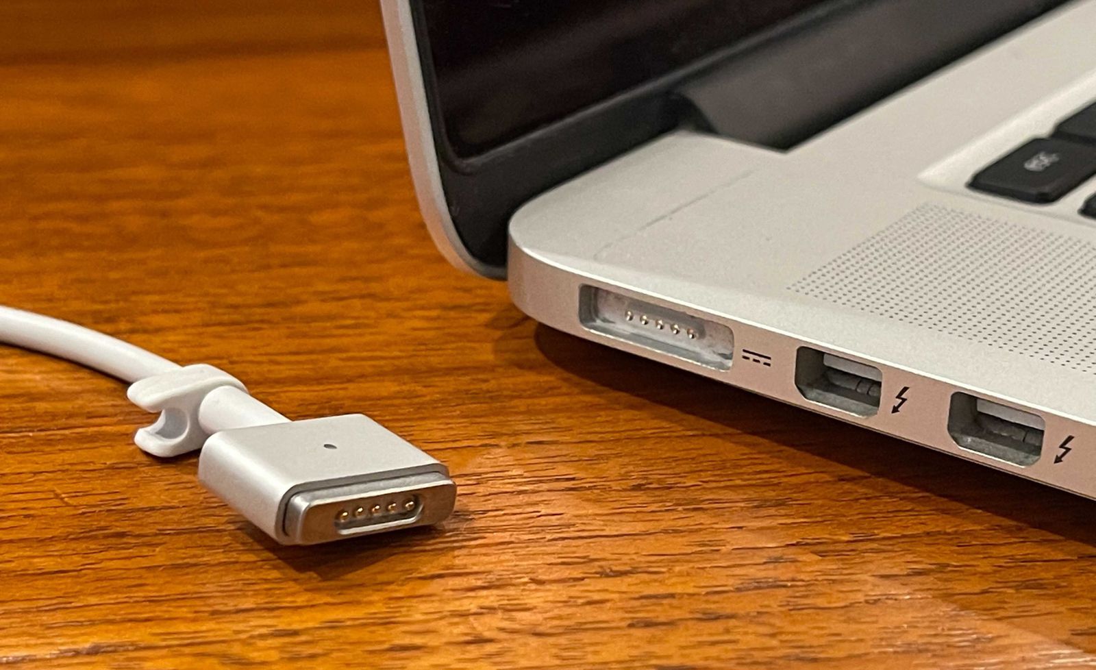 New MacBook Pros come with color-matched MagSafe charging cables - 9to5Mac