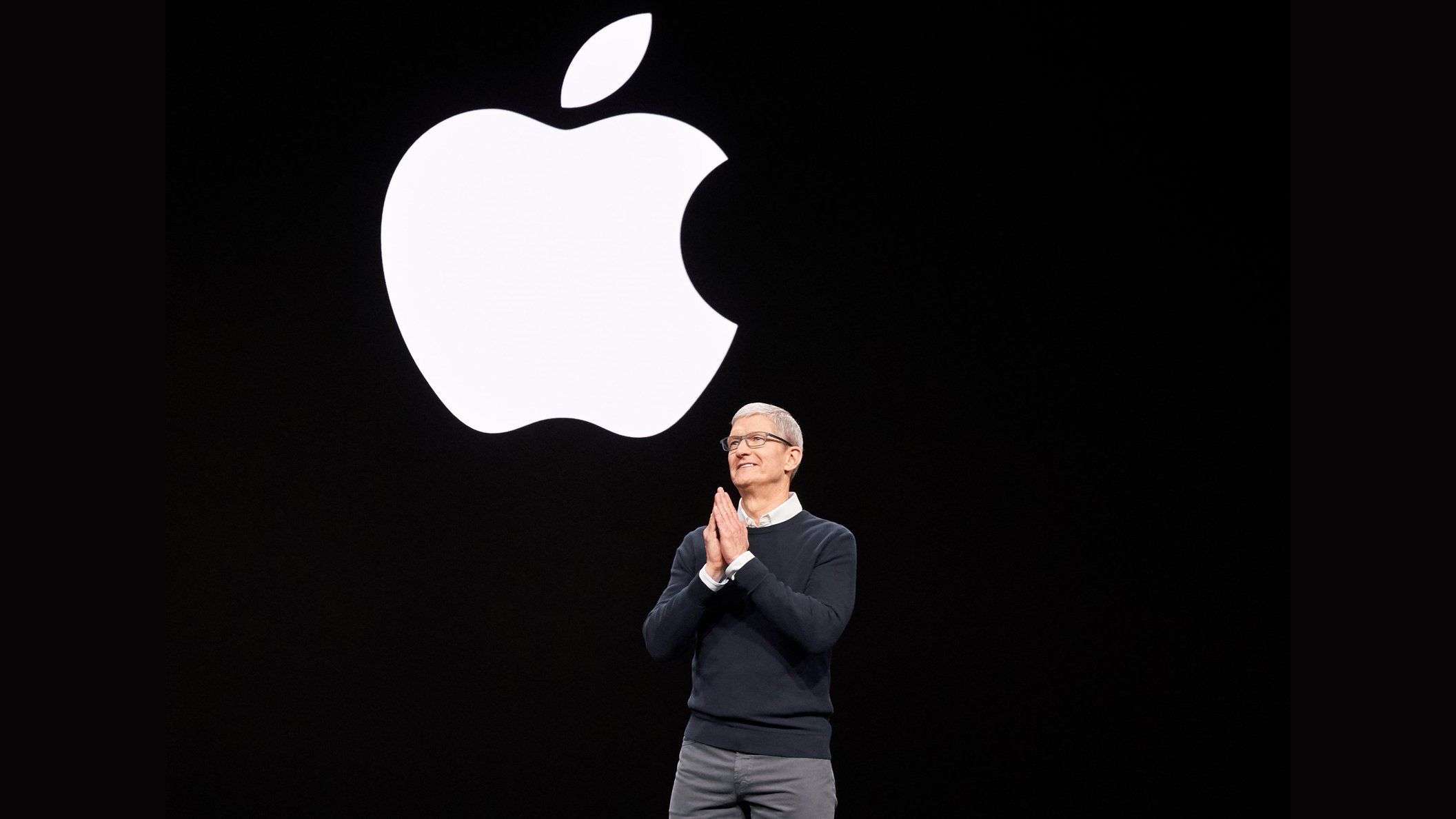 Top Leaders React to Apple Announcing Tim Cook Will Step Down as CEO