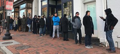 airpods-line-washington